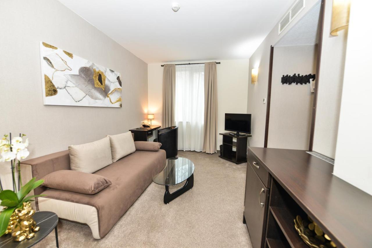 Suite con cama extragrande y sofá cama - No fumadores