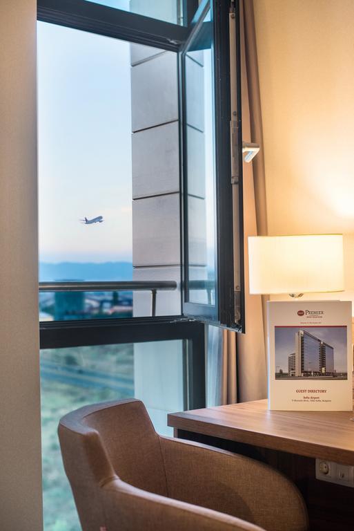 Chambre Lit Queen-Size Deluxe avec Wi-Fi, Bouteille d’Eau et Plateau/Bouilloire Gratuits