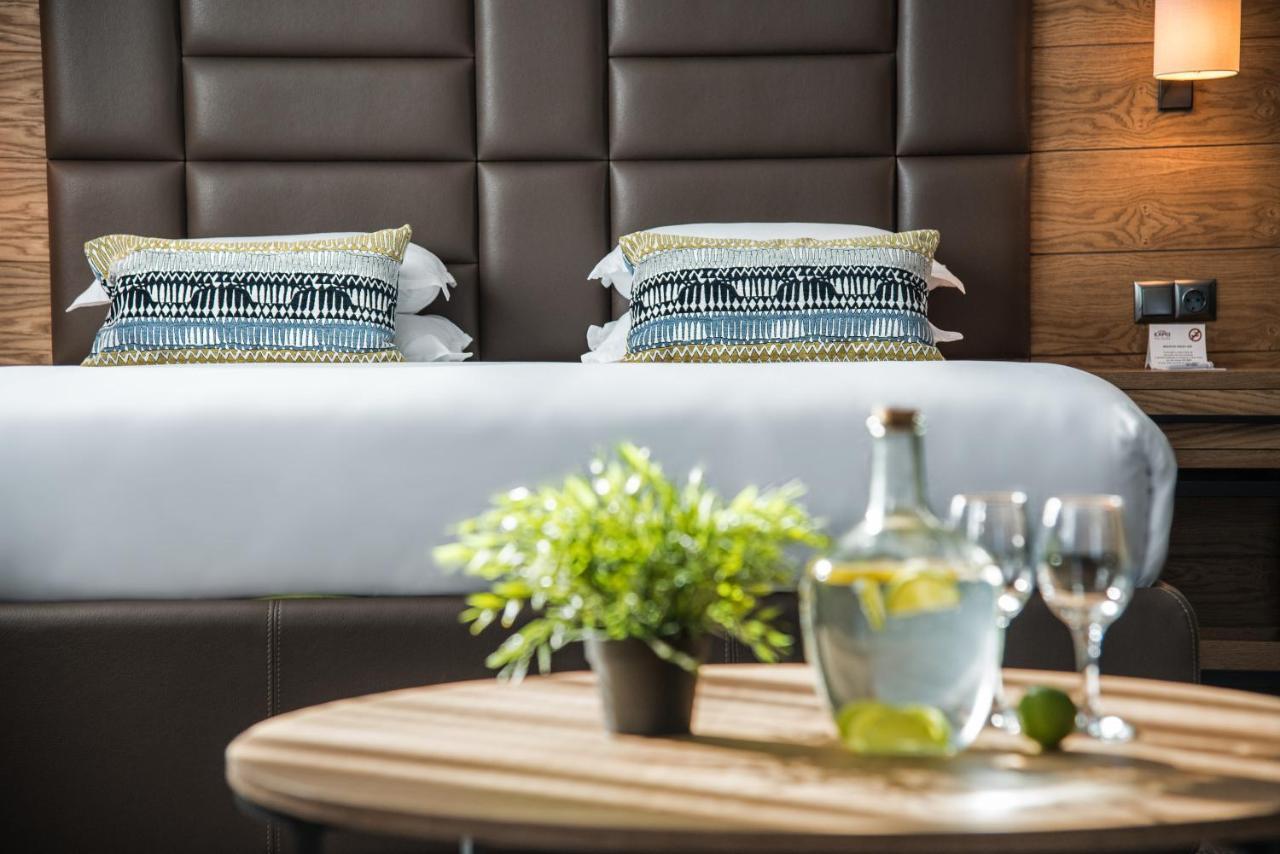 Executive Suite with Complimentary Water, Free WiFi, Free Tea and Coffee Equipment