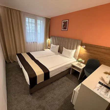 Hotel Forum - Free Parking For Cars-2